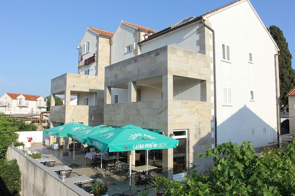 Downtown Private Rooms Mandic Supetar Extérieur photo