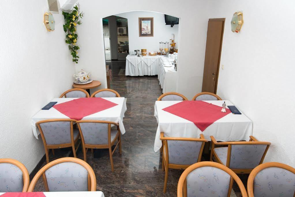 Downtown Private Rooms Mandic Supetar Extérieur photo