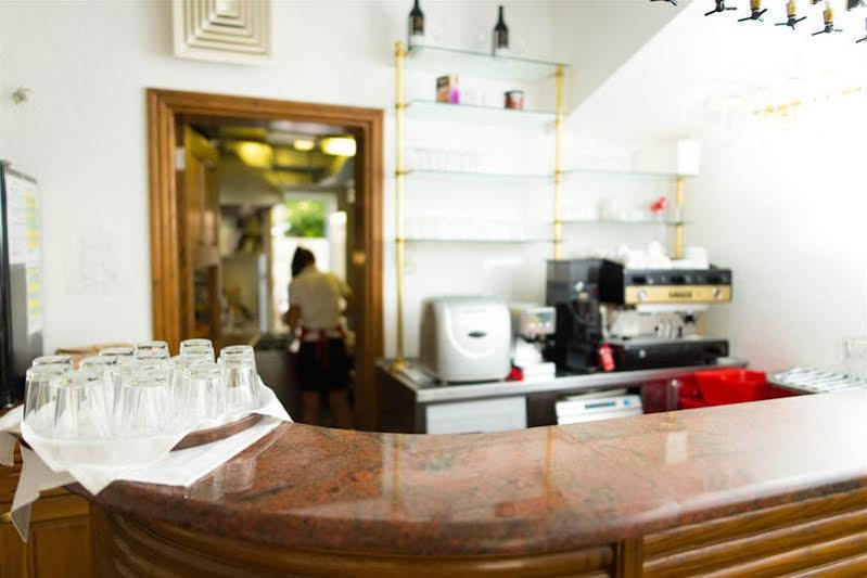 Downtown Private Rooms Mandic Supetar Extérieur photo