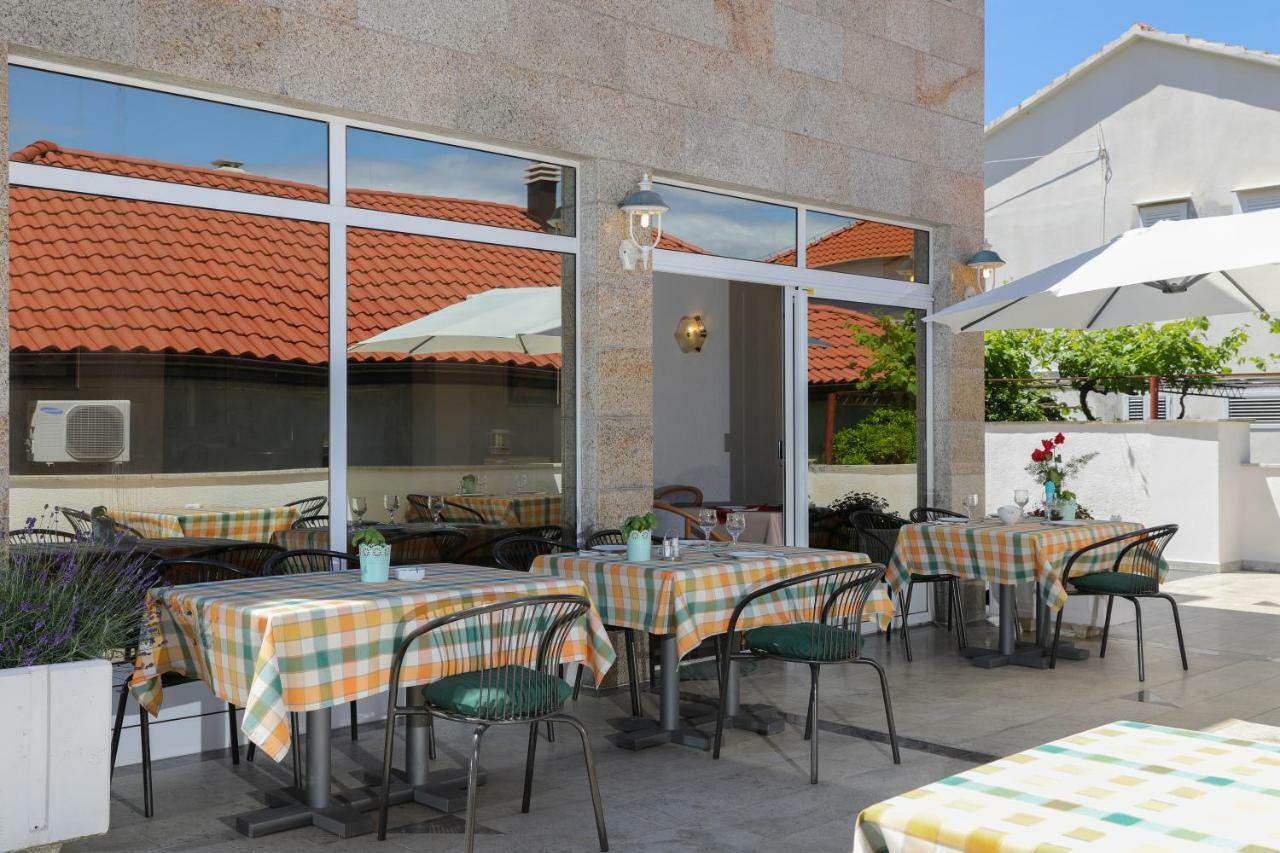 Downtown Private Rooms Mandic Supetar Extérieur photo